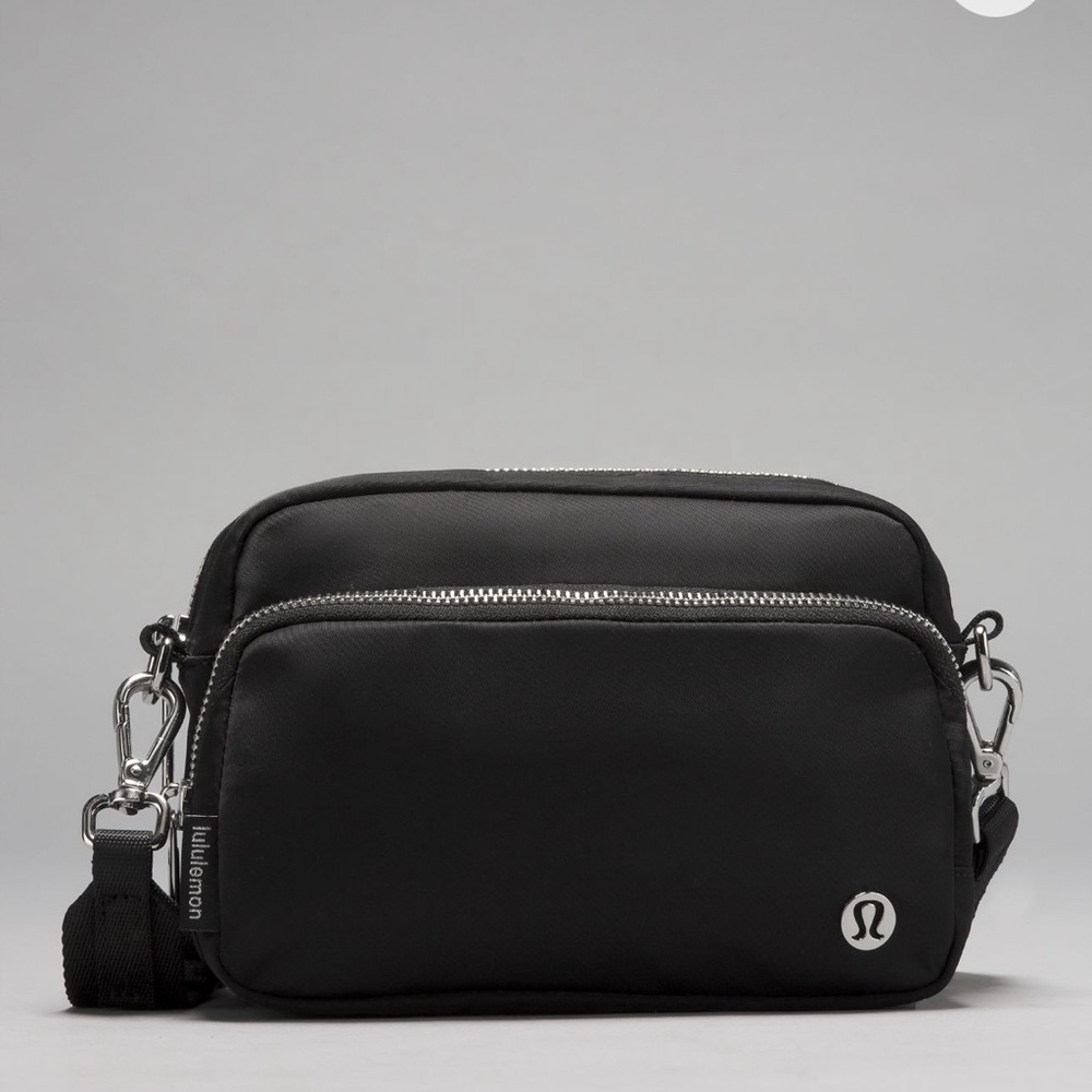 Lululemon Everywhere Crossbody 2L